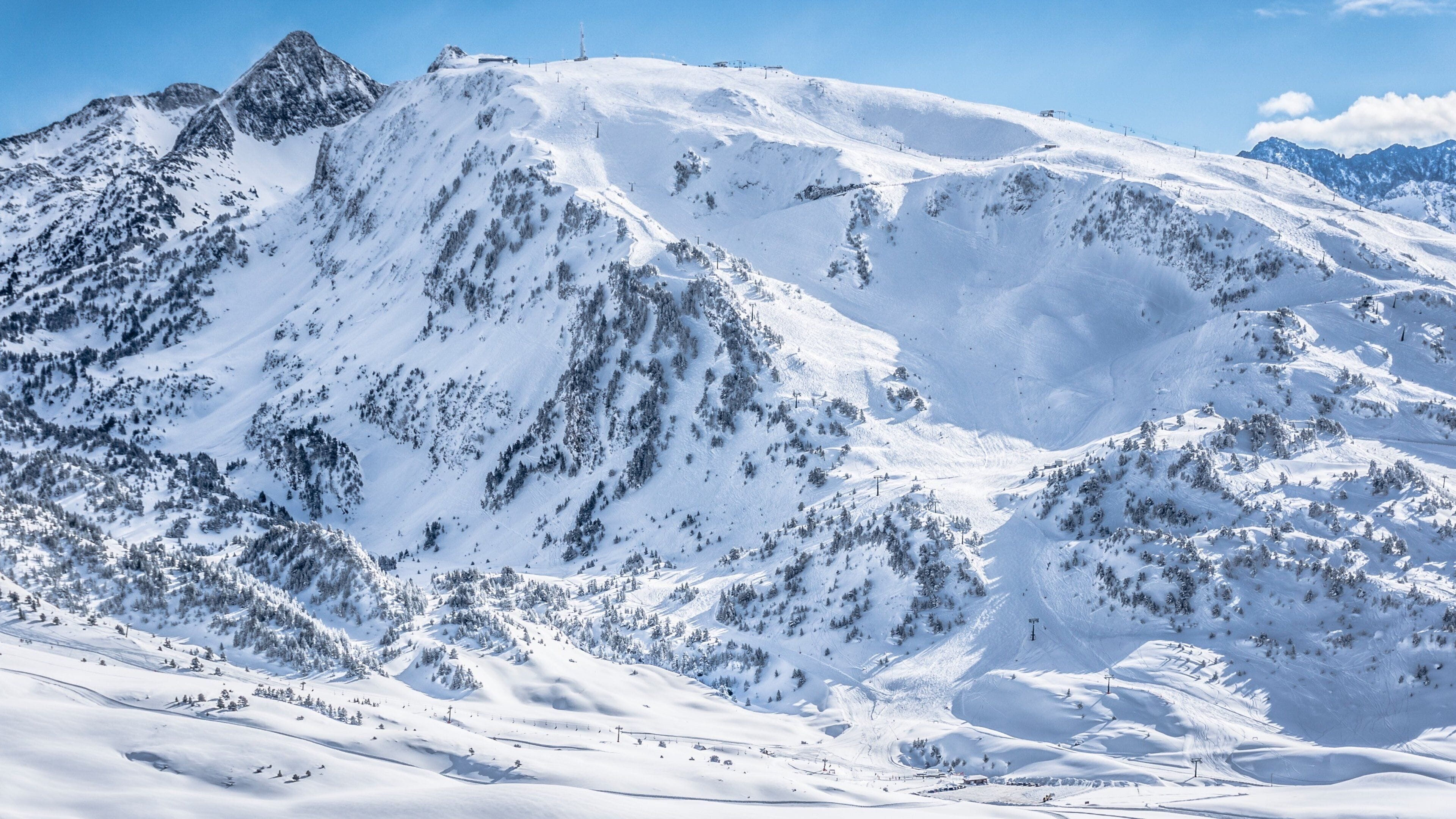 Baqueira Beret Ski Resort which includes snow and mountains