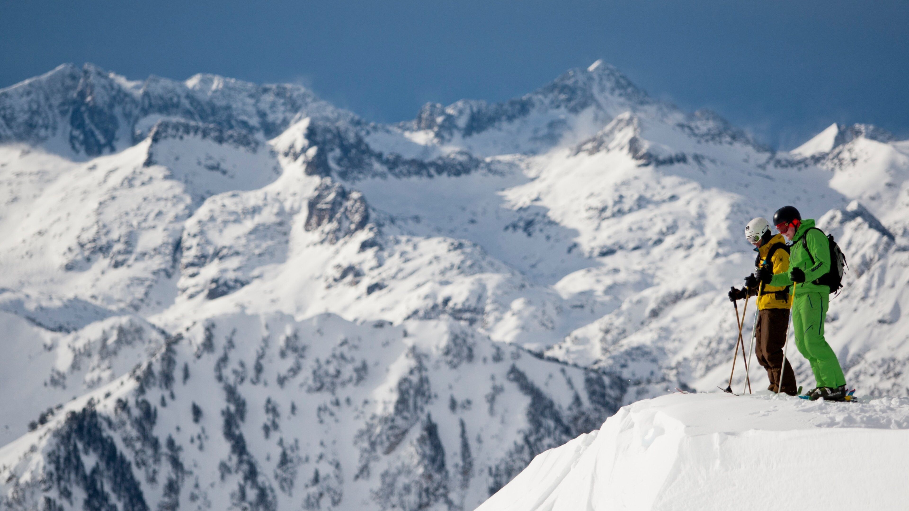 Baqueira Beret Ski Resort showing snow, snow skiing and mountains
