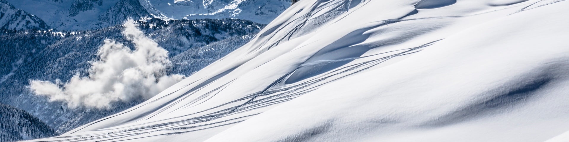 Estação de esqui Baqueira Beret caracterizando montanhas e neve
