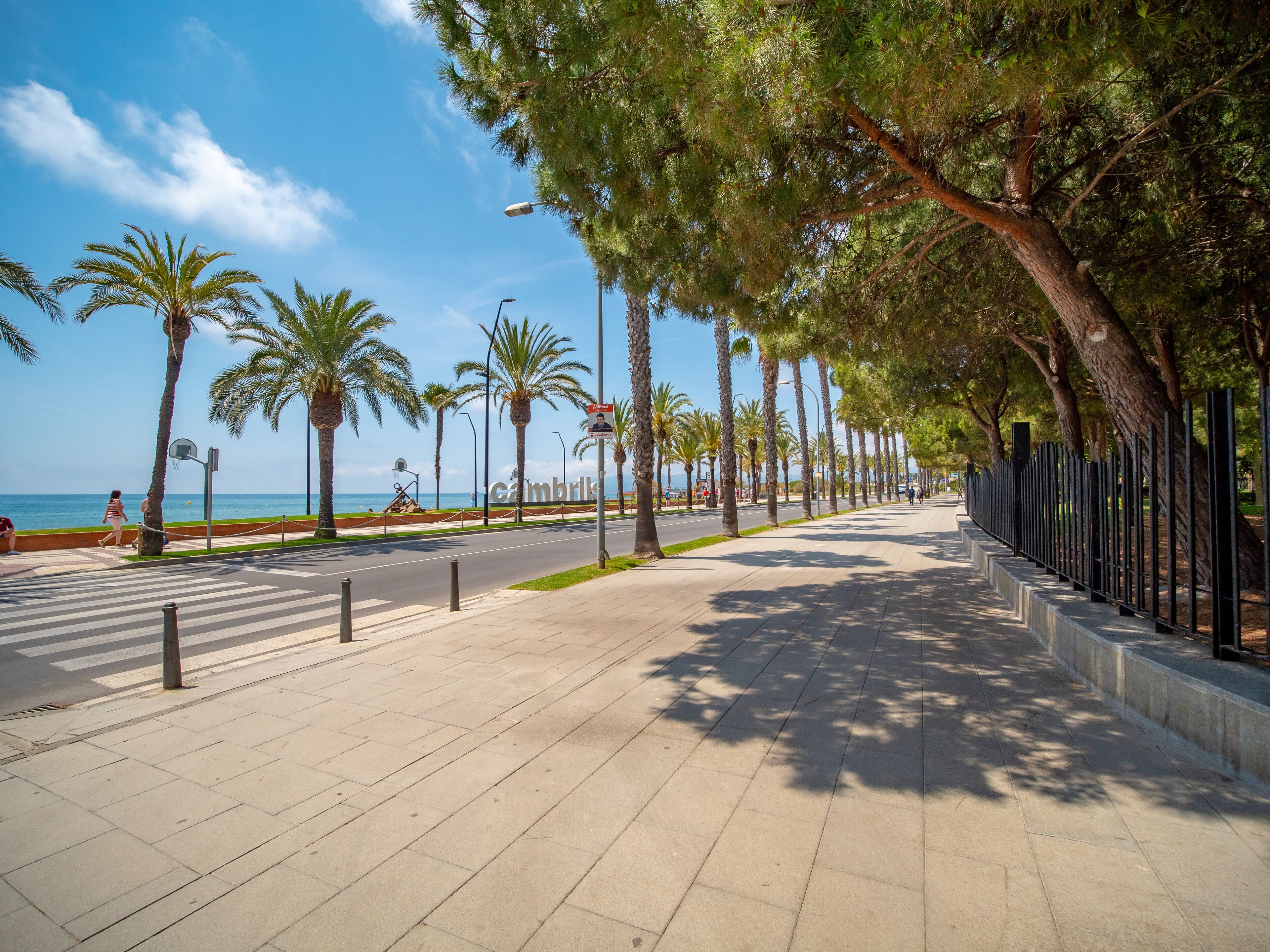 Cambrils playa costa dorada españa estatuas arte