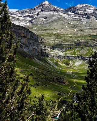 It’s almost hiking season again in the Spanish Pyrenees! Ordesa y Monte Perdido National Park is a great choice to take in dramatic landscapes and fresh mountain air. #lifeatexpedia #spain #mountains #hiking
