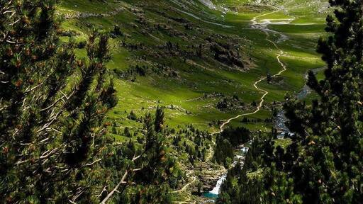 It’s almost hiking season again in the Spanish Pyrenees! Ordesa y Monte Perdido National Park is a great choice to take in dramatic landscapes and fresh mountain air. #lifeatexpedia #spain #mountains #hiking