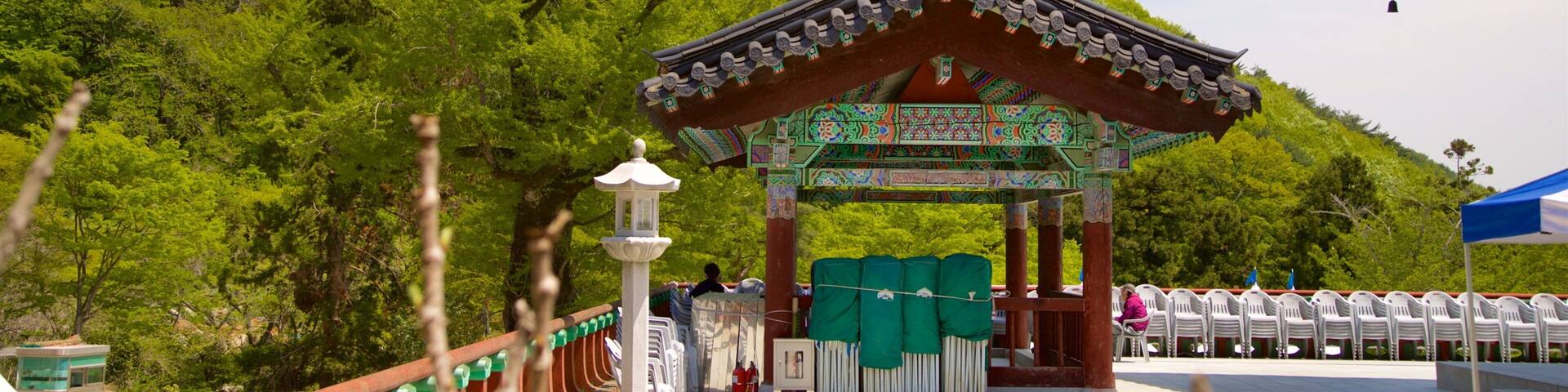 Beomeo-sa Temple featuring heritage elements and tranquil scenes