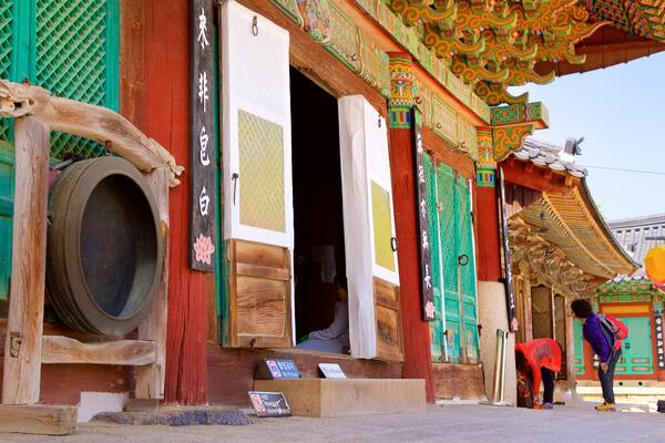 Beomeo-sa Temple showing heritage elements as well as a couple