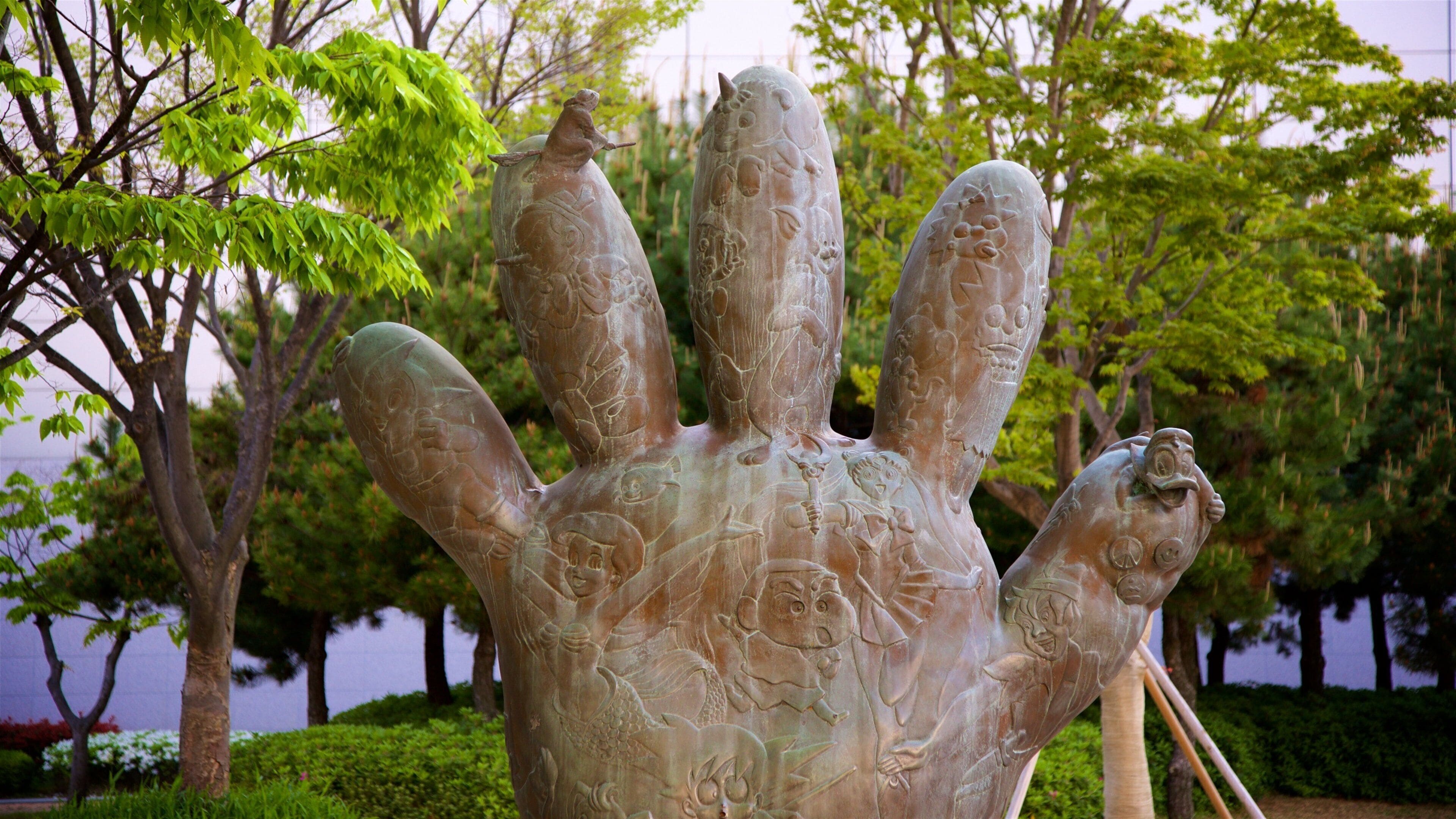 Busan Museum of Art featuring outdoor art and a garden