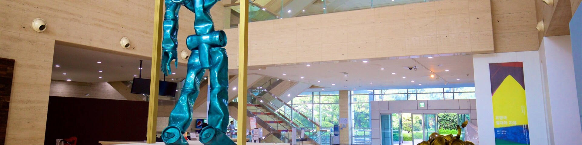 Museu de Arte Moderna de Busan mostrando arte e vistas internas