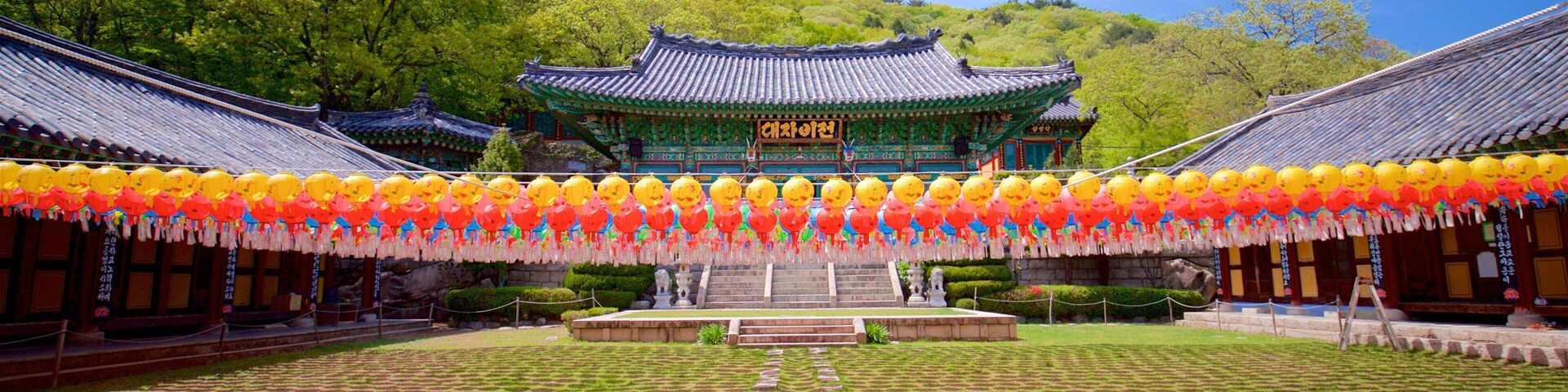 Geumjeongsan mostrando un jardín y elementos patrimoniales