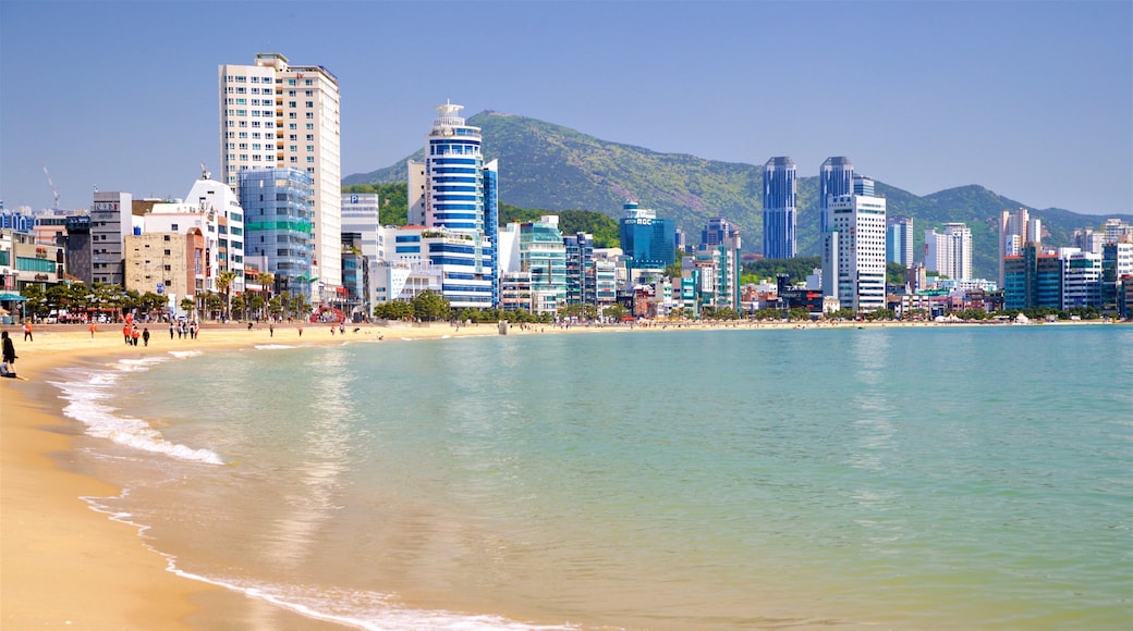 Plage de Gwangalli qui includes une ville cÎtiÚre, paysages cÎtiers et un édifice élevé