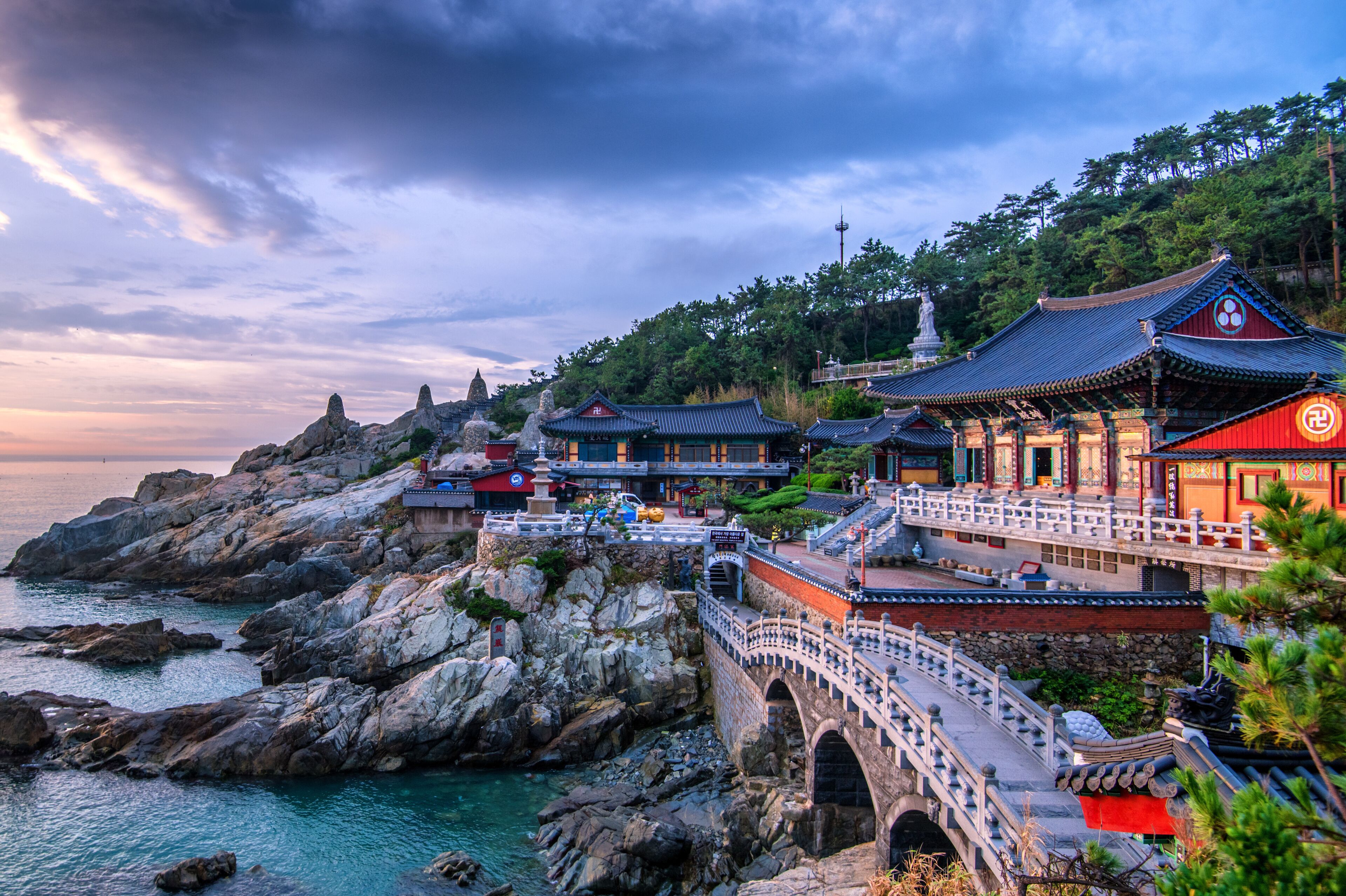 hae dong yonggungsa temple at sunrise Busan south korea