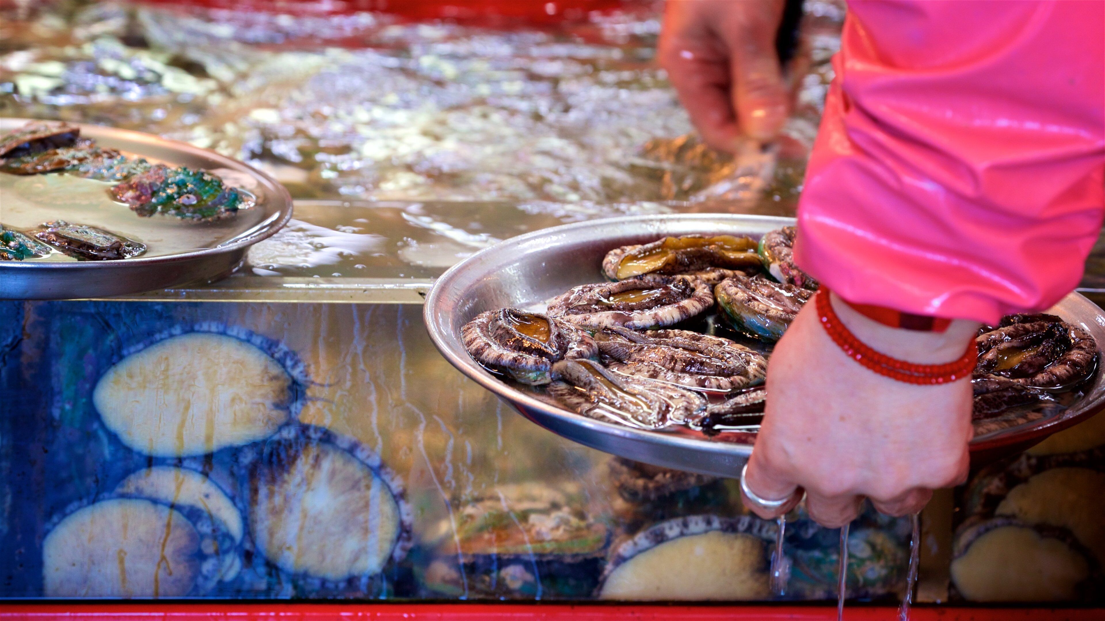 Jagalchi Fish Market showing food