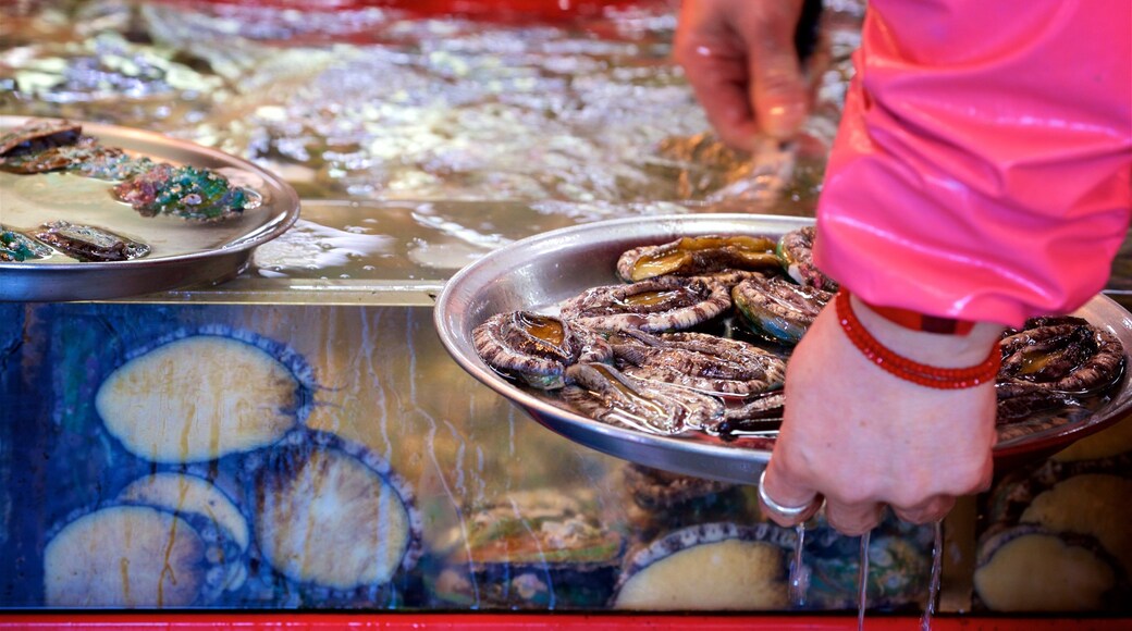 Jagalchi Fish Market showing food