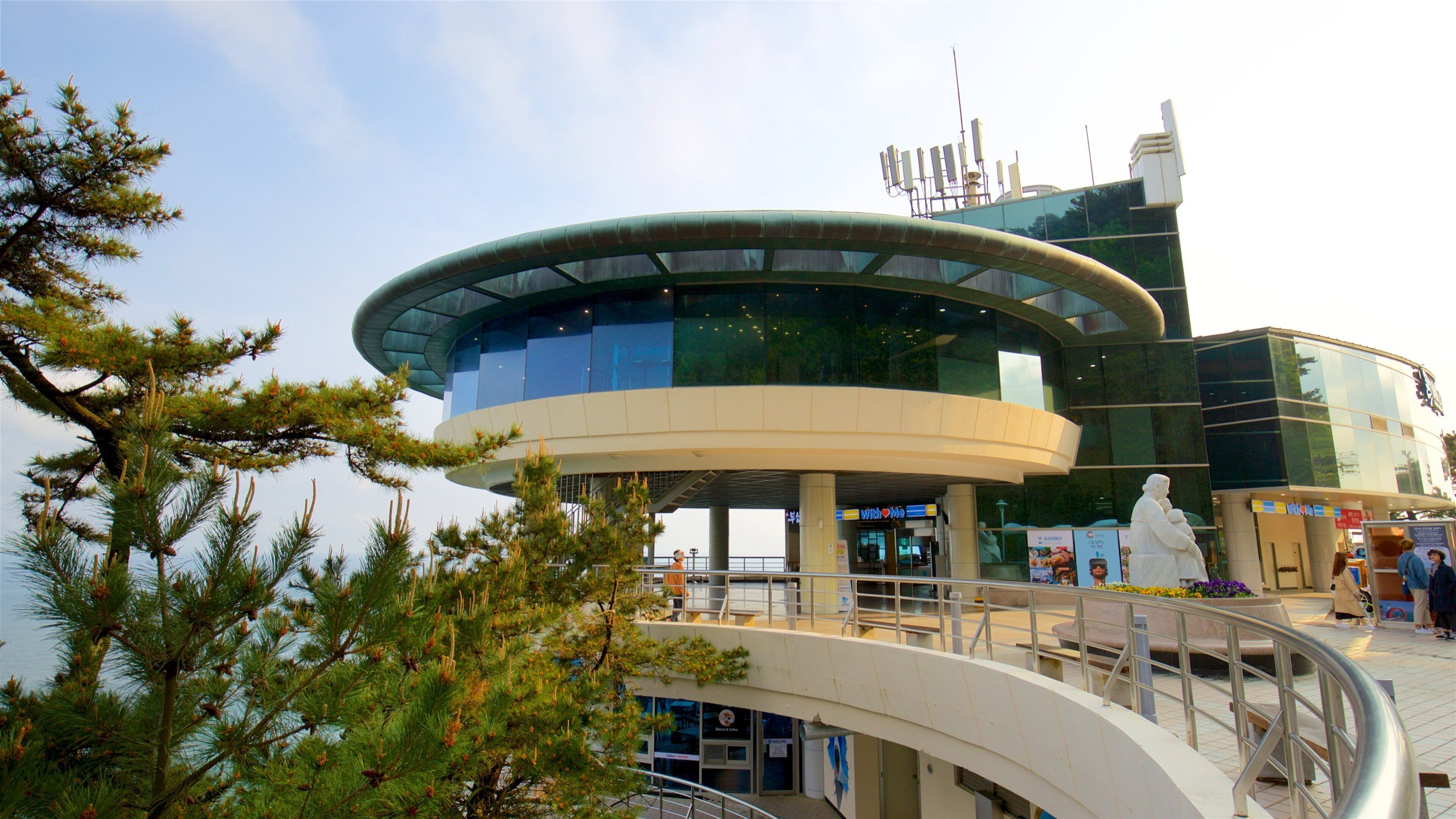 Taejongdae Park showing views