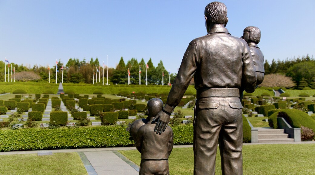 UN Memorial Cemetery showing a park and a statue or sculpture