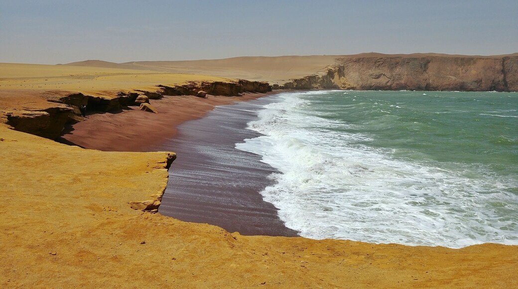 Playa Roja, Paracas, Ica. Peru
#playaroja #paracas #ica #peru #redbeach #sand #beach #red #nature