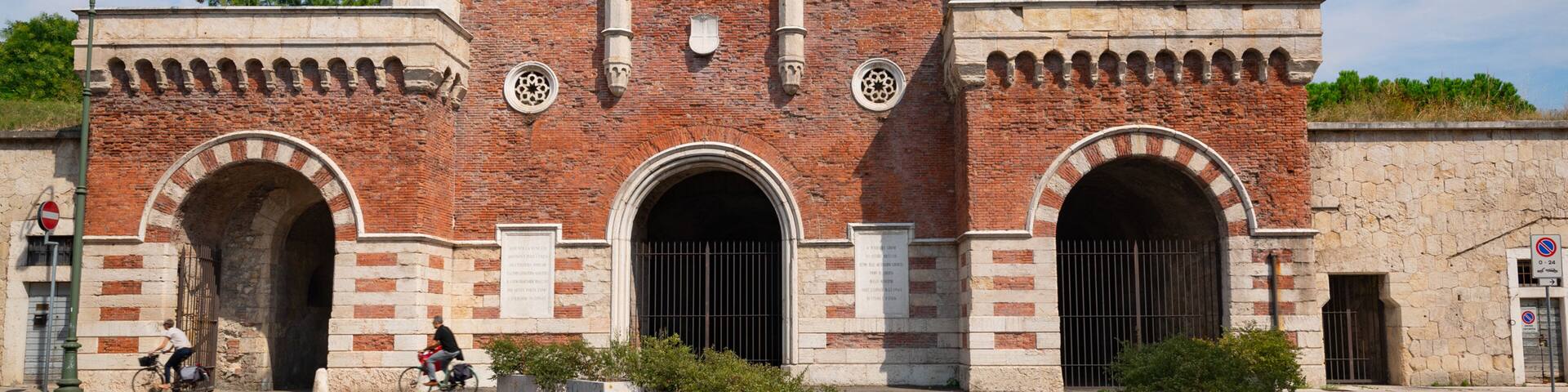 Borgo Venezia showing heritage architecture