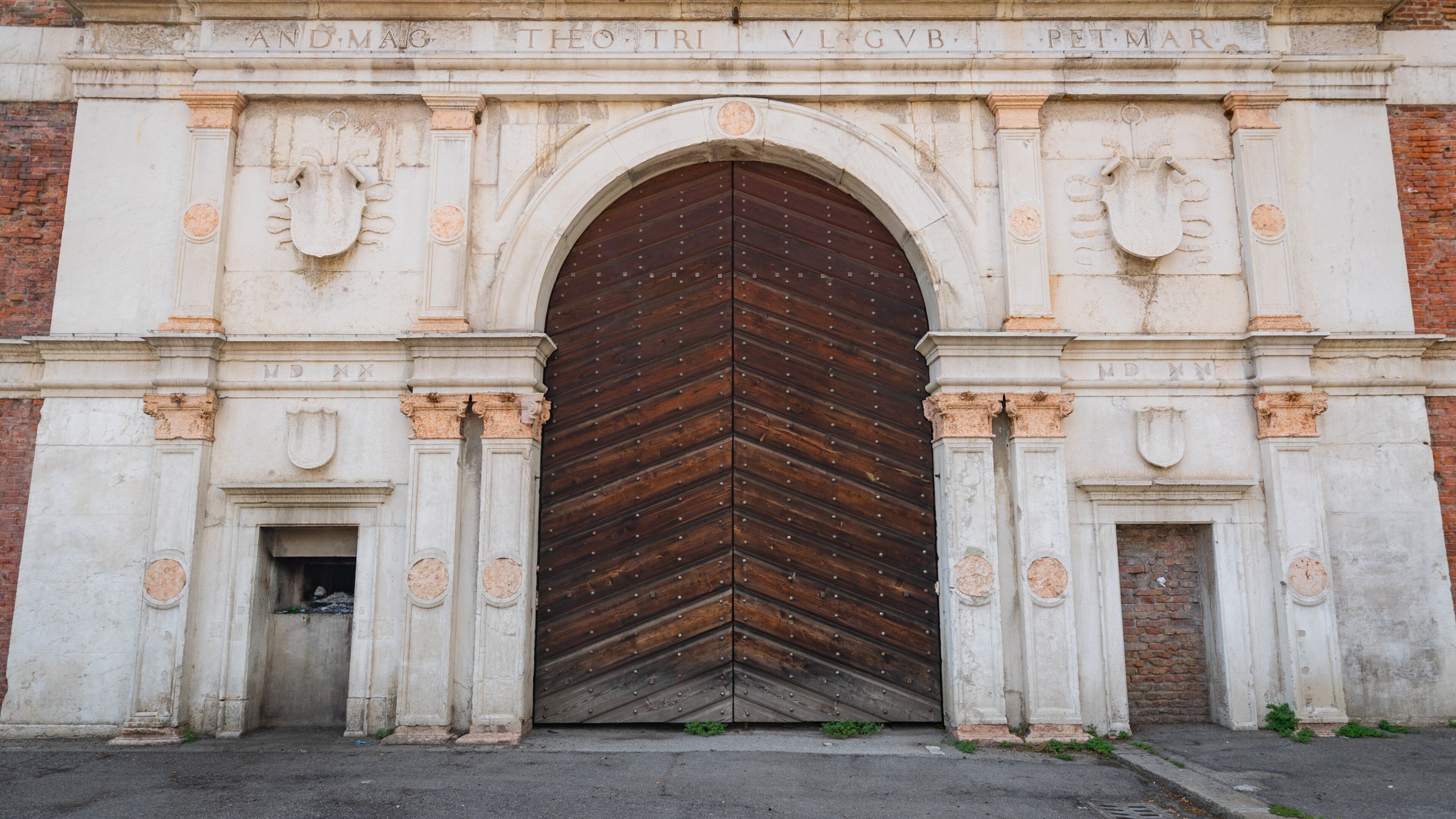 Borgo Venezia which includes heritage elements