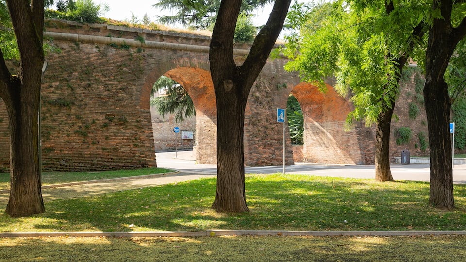 Borgo Venezia which includes a park