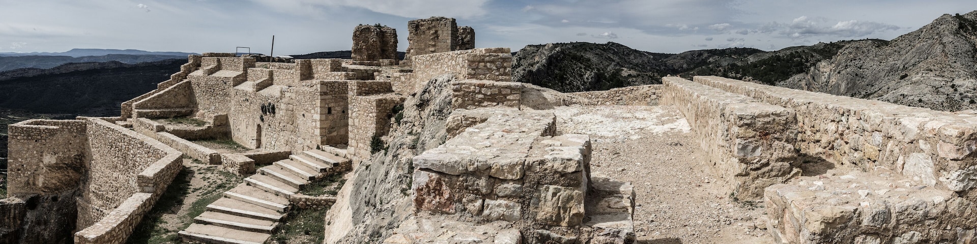 Vista panorámica del castillo de Uncastillo