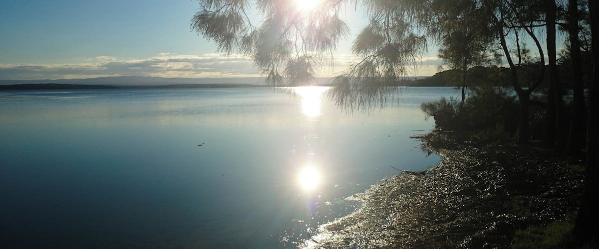 Jervis Bay, located approx. 3 hours south of Sydney.
If you opt. to camp during your stay, find a camping ground by a lake/river as these camping grounds may allow campfires (prefect for camping in Spring/Autumn when the temperatures are lower).
#lifeatexpedia #beaches