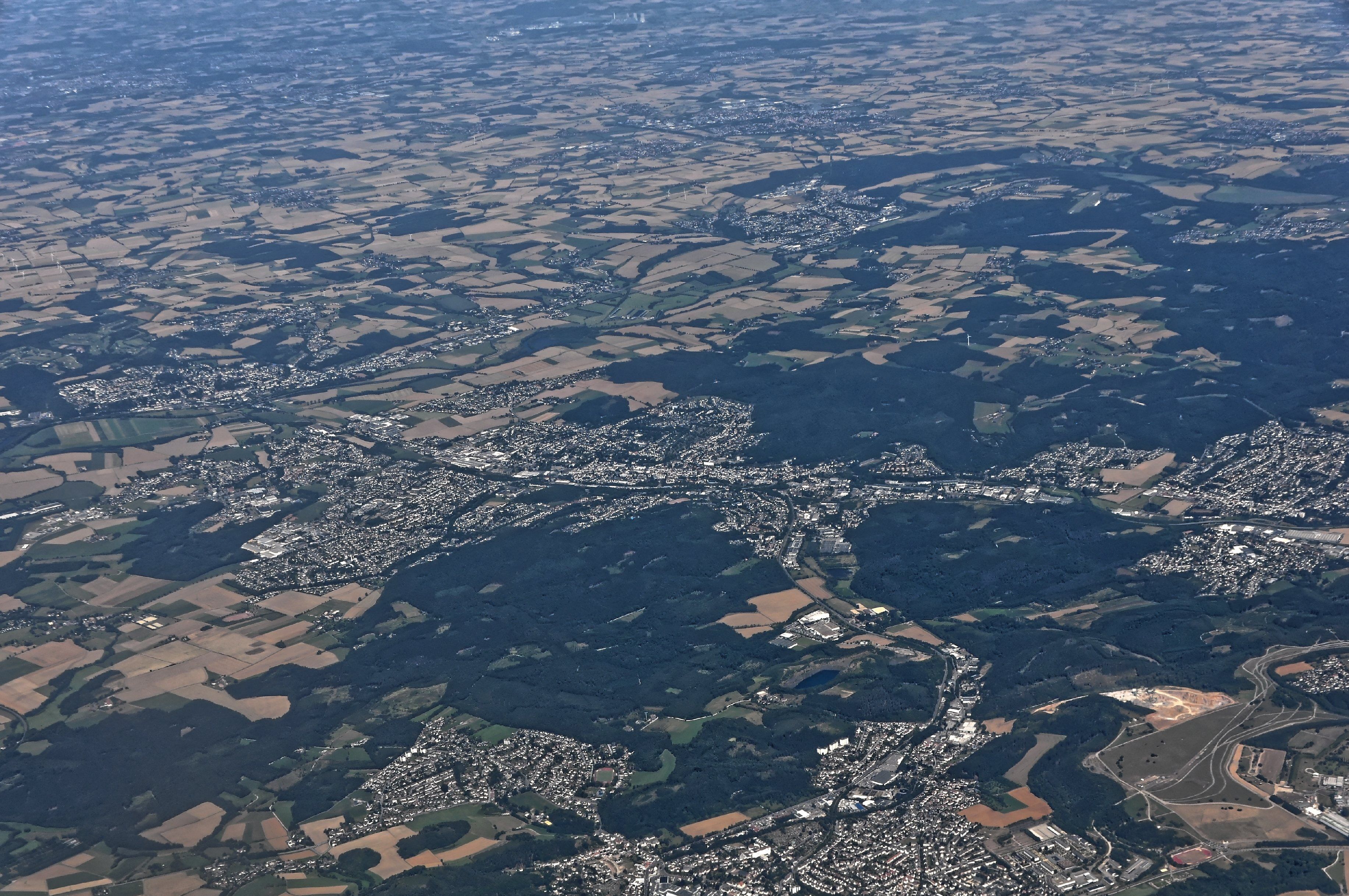 Bilder vom Flug -Rom-Düsseldorf-Hamburg 2013 Dieses Foto entstand in Zusammenarbeit mit Stadtbesichtigungen.de Die Seiten Stadtbesichtigungen.de, der dazugehörige Reise Blog sowie die Facebookseite: Stadtbesichtigungen Rom dürfen dieses Bild für Ihre Veröffentlichungen ohne den Hinweis auf Wikipedia, Commons bzw der Lizenz verwenden. Die Verantwortlichen habe von mir (Ra Boe) die Originaldaten zur freien Verfügung übermittelt bekommen.