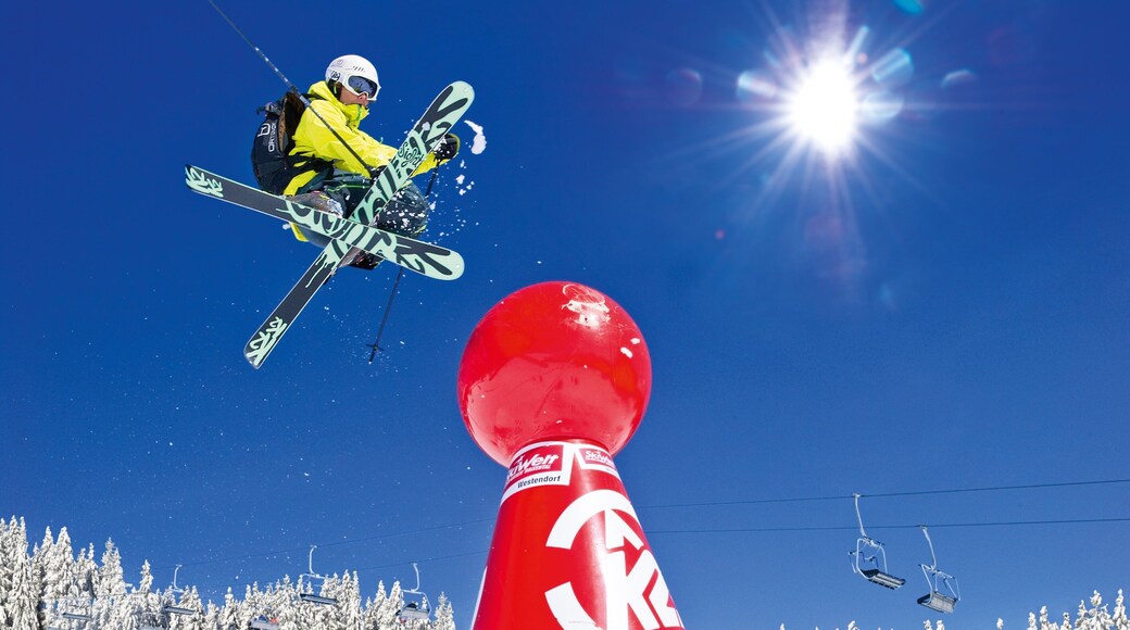 Westendorf ofreciendo esquiar en la nieve