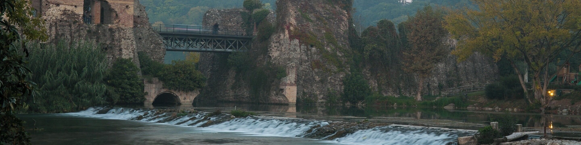 Made the trip to Borghetto from Sirmione just to take this photo, just making in on time at sunset.
ISO 100 - 57mm - f/20 - 2.5sec