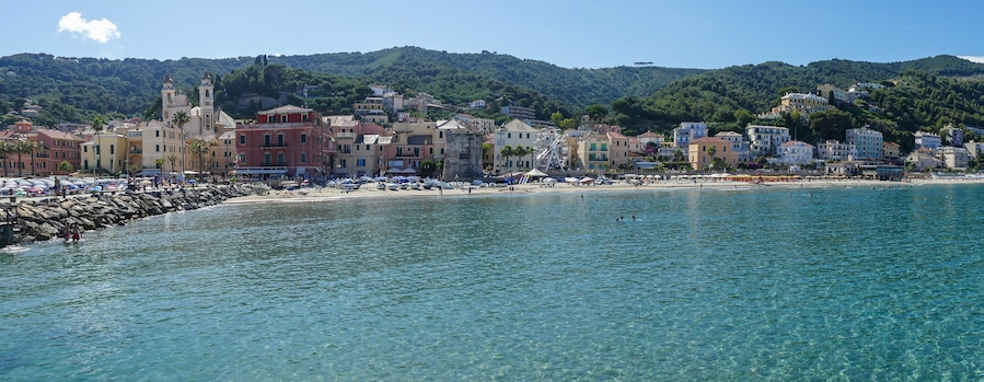 Extra wide view of Laigueglia in Liguri
