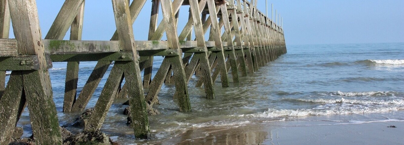 Luc sur Mer . The pier
#mirror effect.