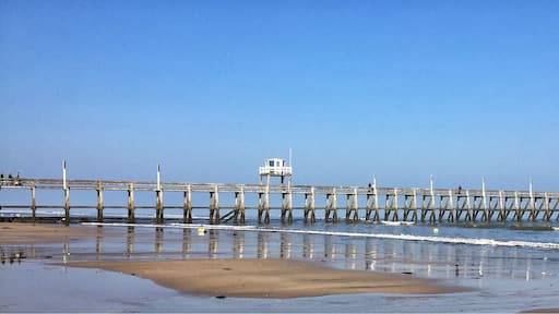 Luc sur mer , Norman coast .
This morning.
The pier .