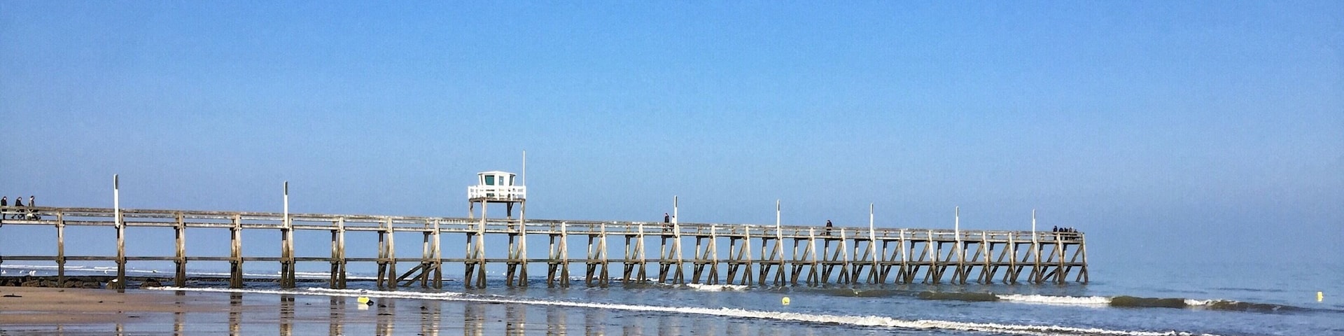 Luc sur mer , Norman coast .
This morning.
The pier .