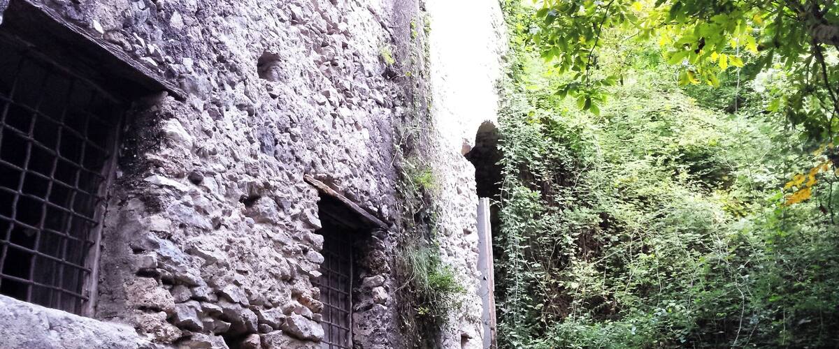 Discovering and exploring the abandoned paper mills while hiking through the hills of the Amalfi Coast.
#adventure #adventureawaits #explore #travel #italy #amalficoast #discover #history #papermills 
#hiking 
#lemons 
#mountains
#waterfall