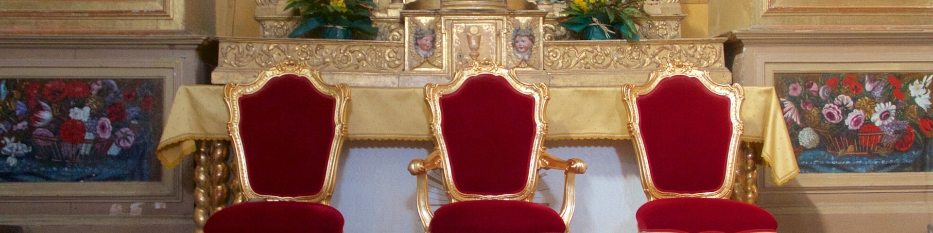 Sauze d\'Oulx featuring chateau or palace and interior views