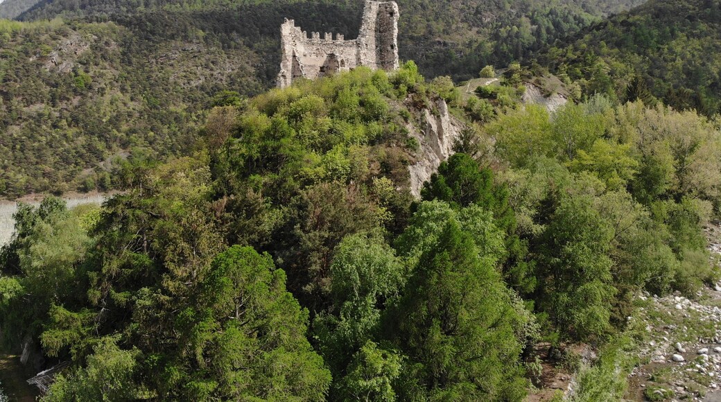 This media shows the cultural heritage monument with the number 15653 in South Tyrol. Burg Untermontani