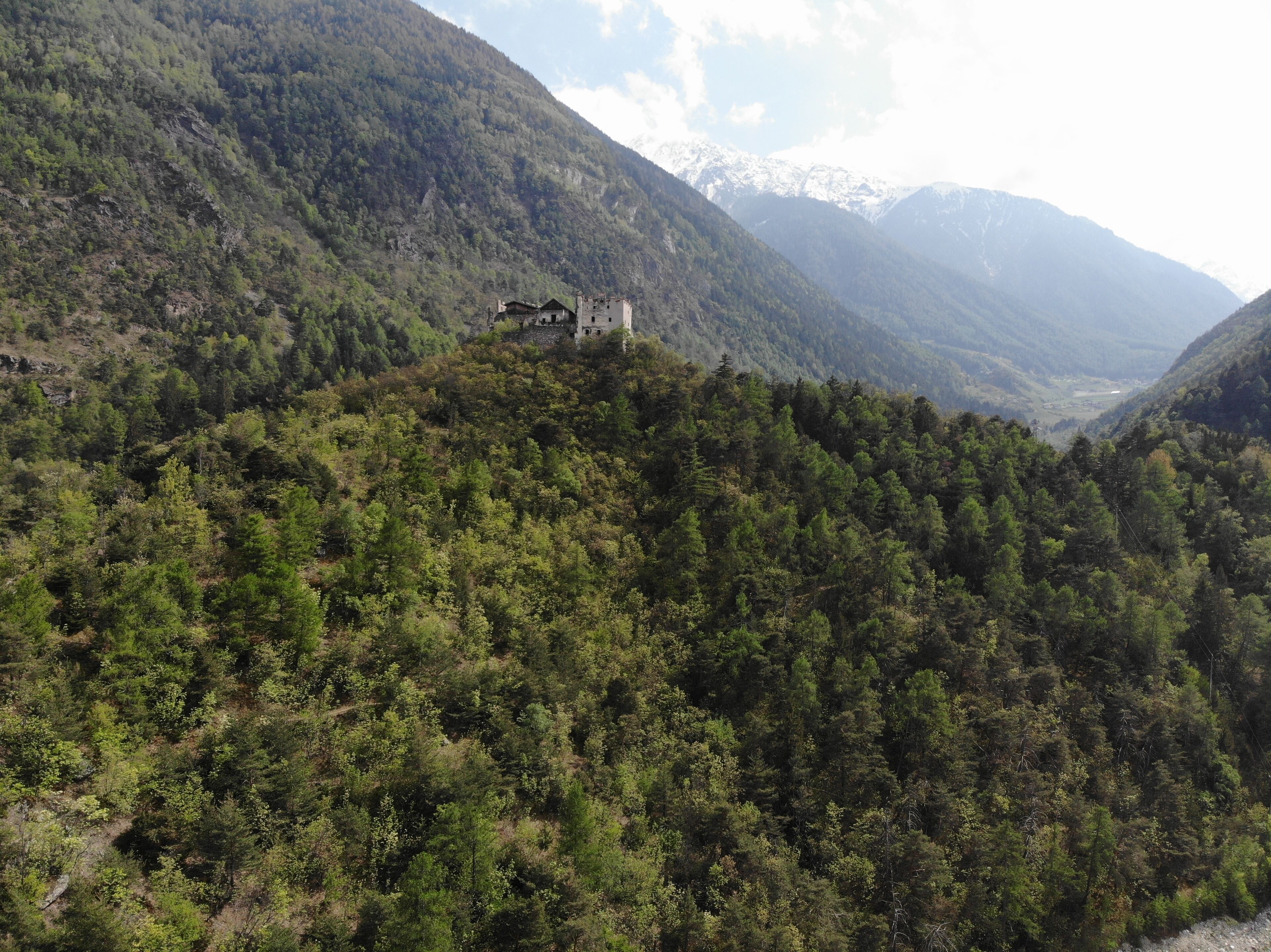 This media shows the cultural heritage monument with the number 15653 in South Tyrol. Burg Obermontani