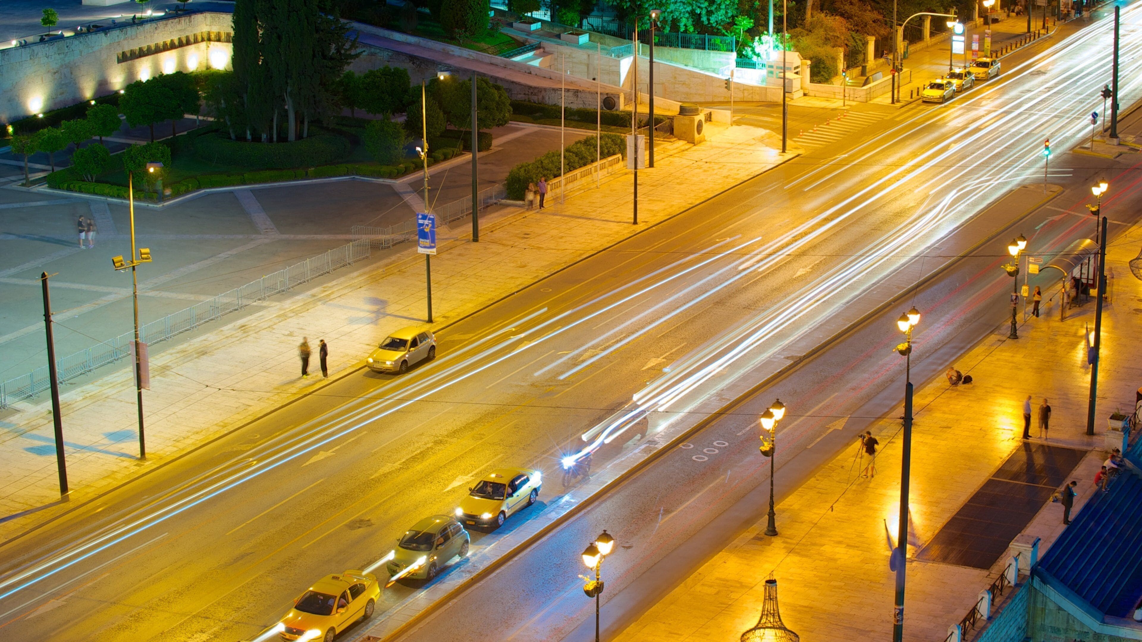 Syntagmaplassen som viser nattbilder og by