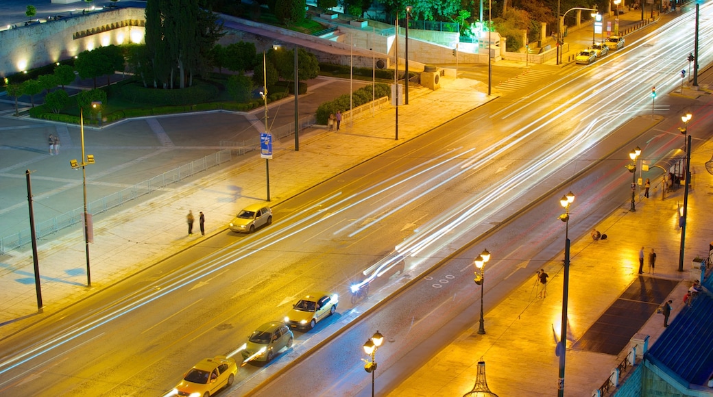 Syntagmaplassen som viser nattbilder og by