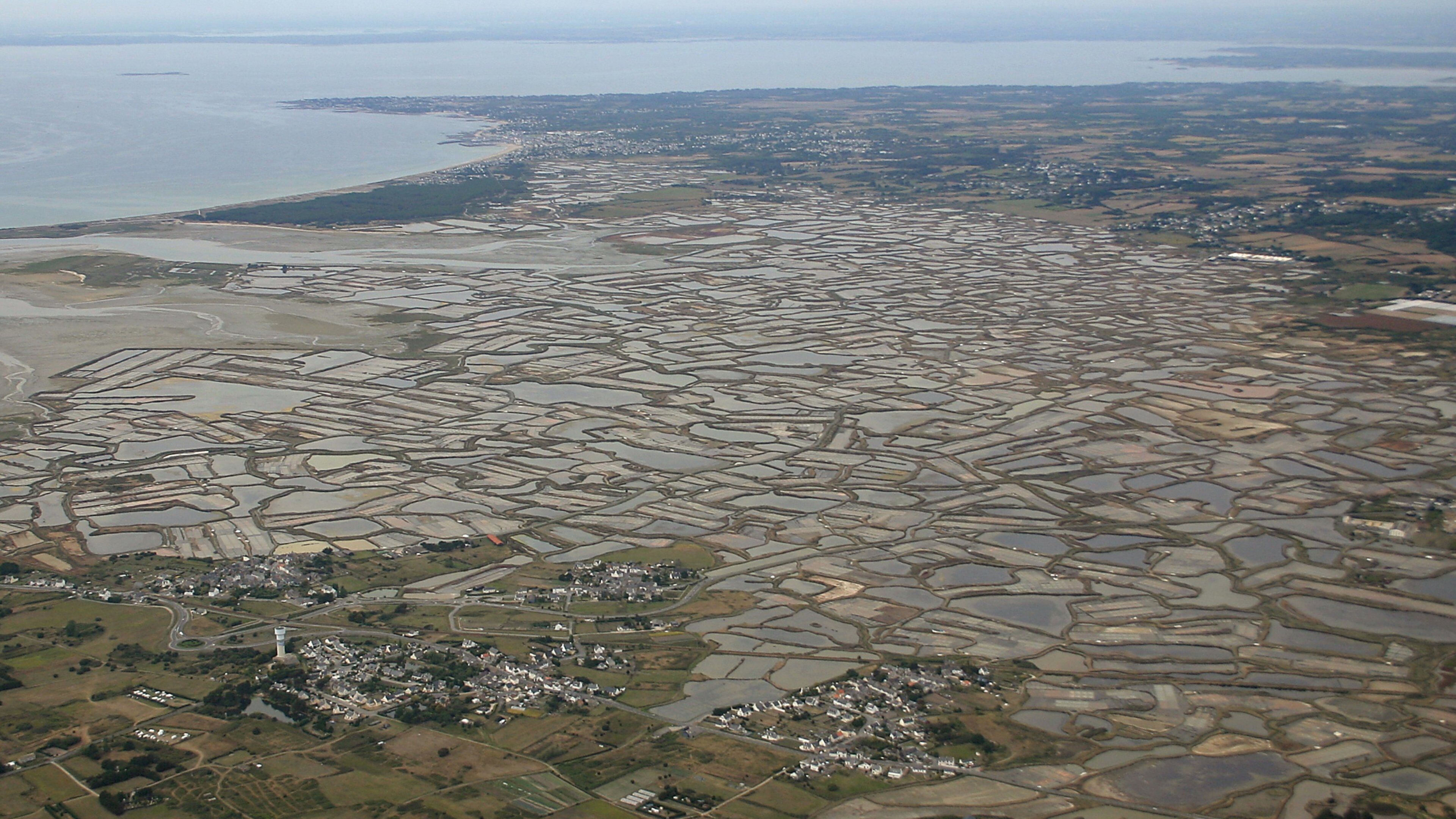 Guérande which includes general coastal views