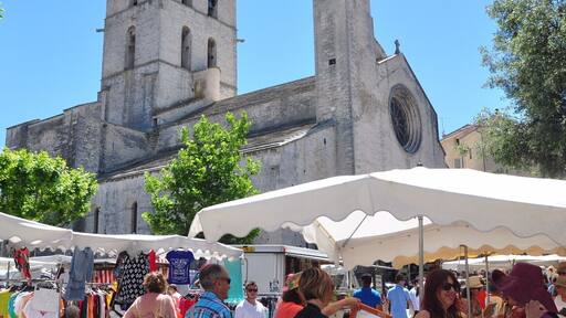 The huge market in Forcalquier centres around the eglise, but in July it also spills into the surrounding streets. #market