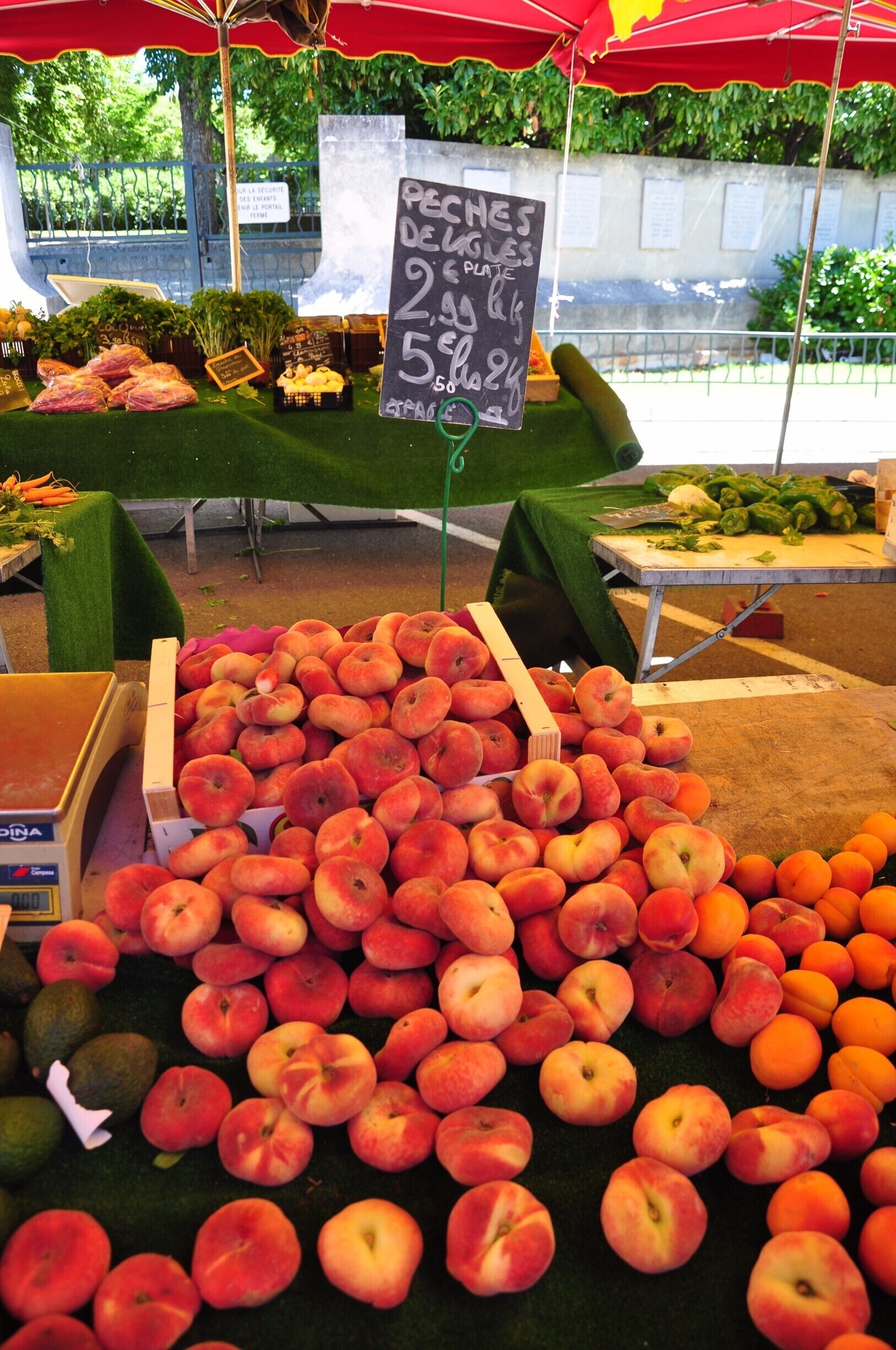 These 'ugly peaches' taste a lot better than they look! #market