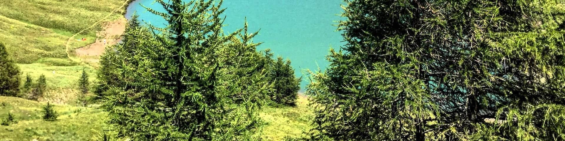 #Walk on the top of the #mountain and #discover an #amazing #view with a #lake