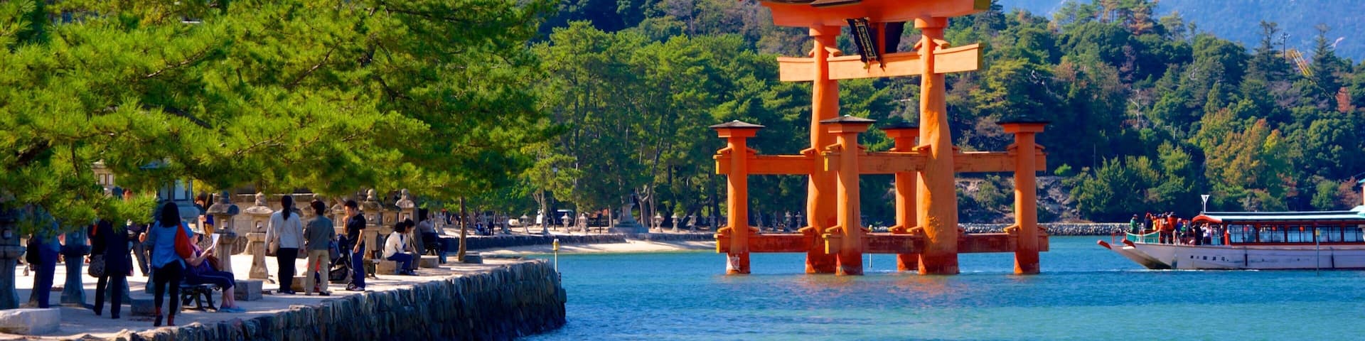 Itsukushima Helligdom og byder på bjerge og kulturarvsgenstande