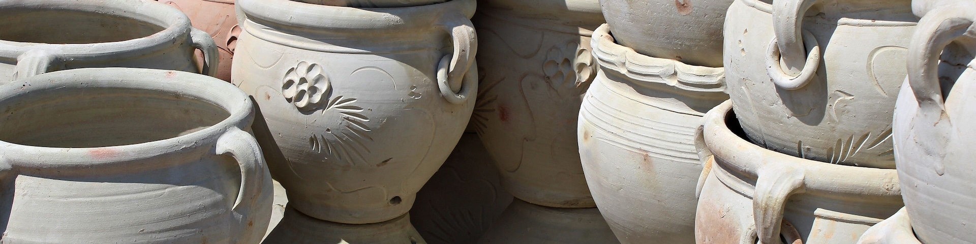 italy: Terracotta vases, typical of Salento.