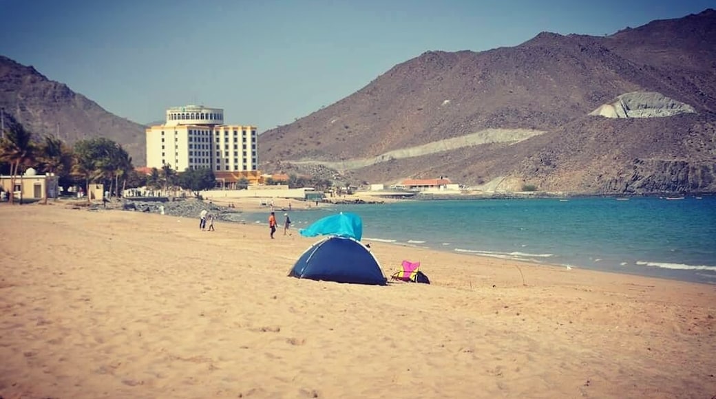 KhorKhor Fakkan (or Khawr Fakkan) (Arabic: خورفكان) is a town located on the east coast of the in the United Arab Emirates (UAE).
Khor Fakkan is scenically the most beautiful part of the entire country; the town is set on the picturesque bay of Khor Fakkan, which means 'Creek of Two Jaws'. Khor Fakkan belongs to the emirate of Sharjah but is geographically surrounded by the emirate of Fujairah.
#Travels #Travelling
#Places
#Khorfakkan
#Beachside
#UAE
#Photography