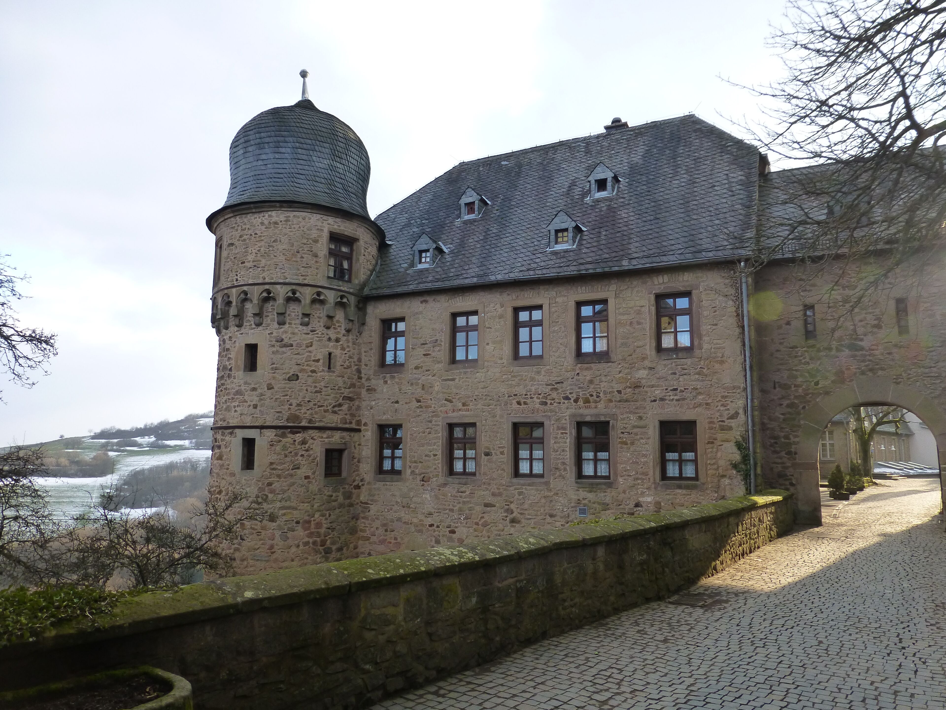 Zugang an der Ostseite der Burg Lichtenberg