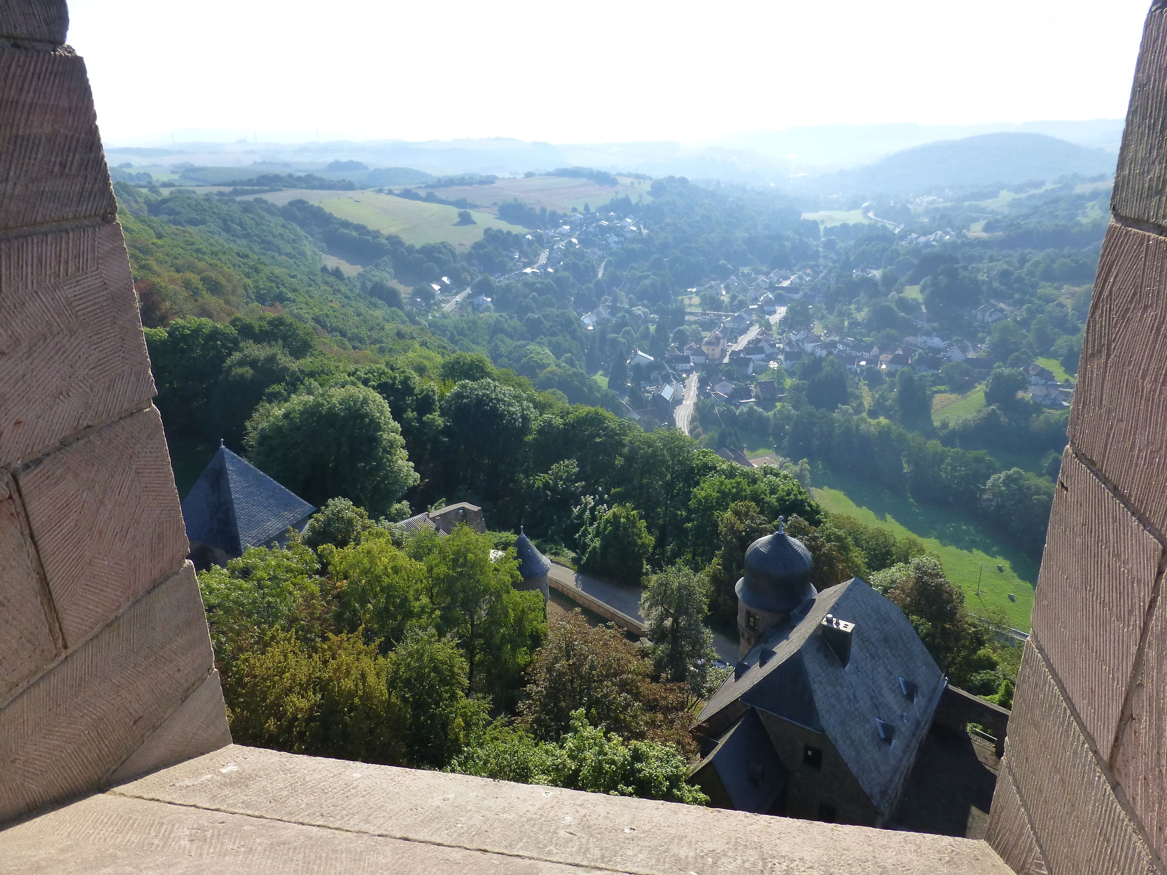 Blick vom Bergfried auf Ruthweiler und in Richtung Kusel