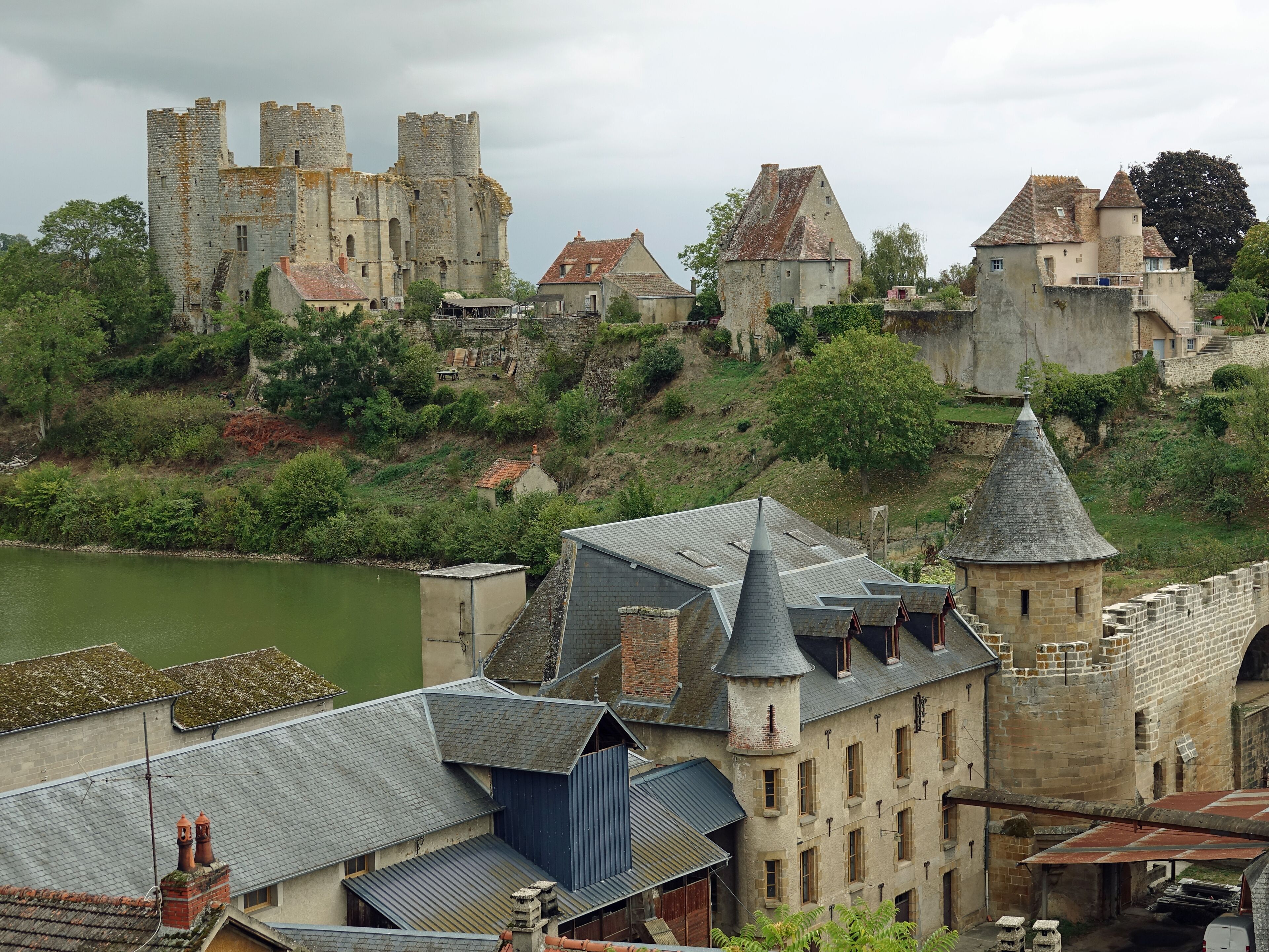 Le château de Bourbon-l’Archambault est un ancien château fort du XIIIᵉ siècle, remanié à plusieurs reprises, dont les vestiges se dressent sur la commune de Bourbon-l'Archambault dans le département 