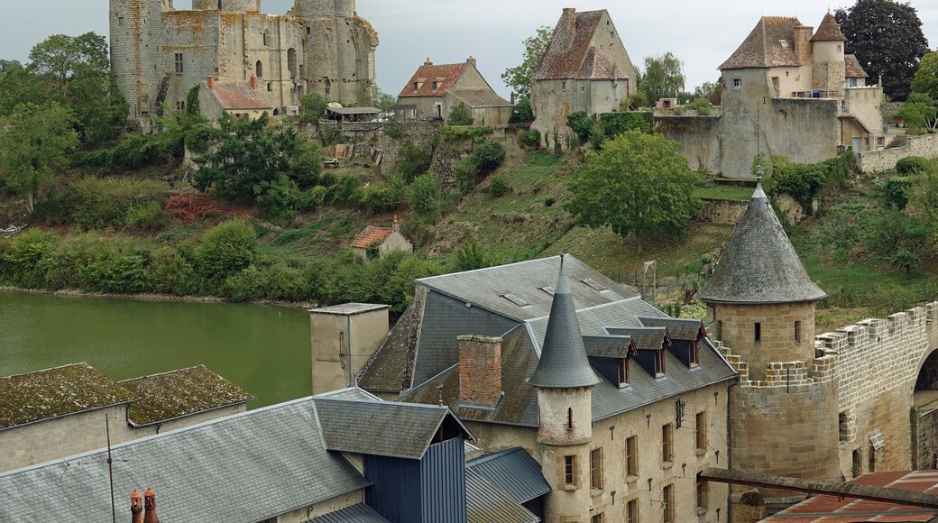 Le château de Bourbon-l’Archambault est un ancien château fort du XIIIᵉ siècle, remanié à plusieurs reprises, dont les vestiges se dressent sur la commune de Bourbon-l'Archambault dans le département