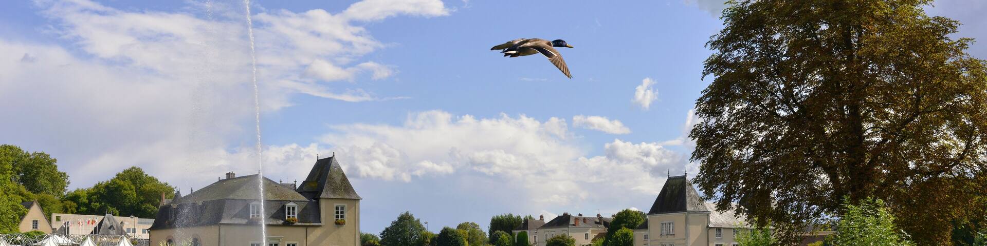 Panoramique jet d'eau sur Le Loir à La Flèche (72200), Sarthe en Pays-de-la-Loire, France