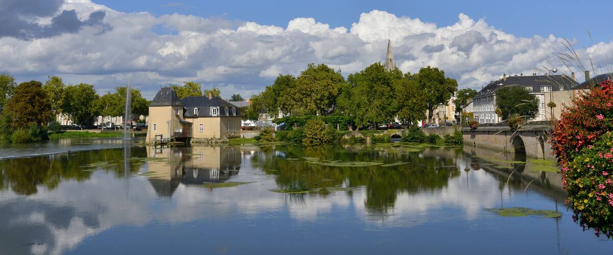Panoramique Le Loir fleuri à La Flèche (72200), Sarthe en Pays-de-la-Loire, France