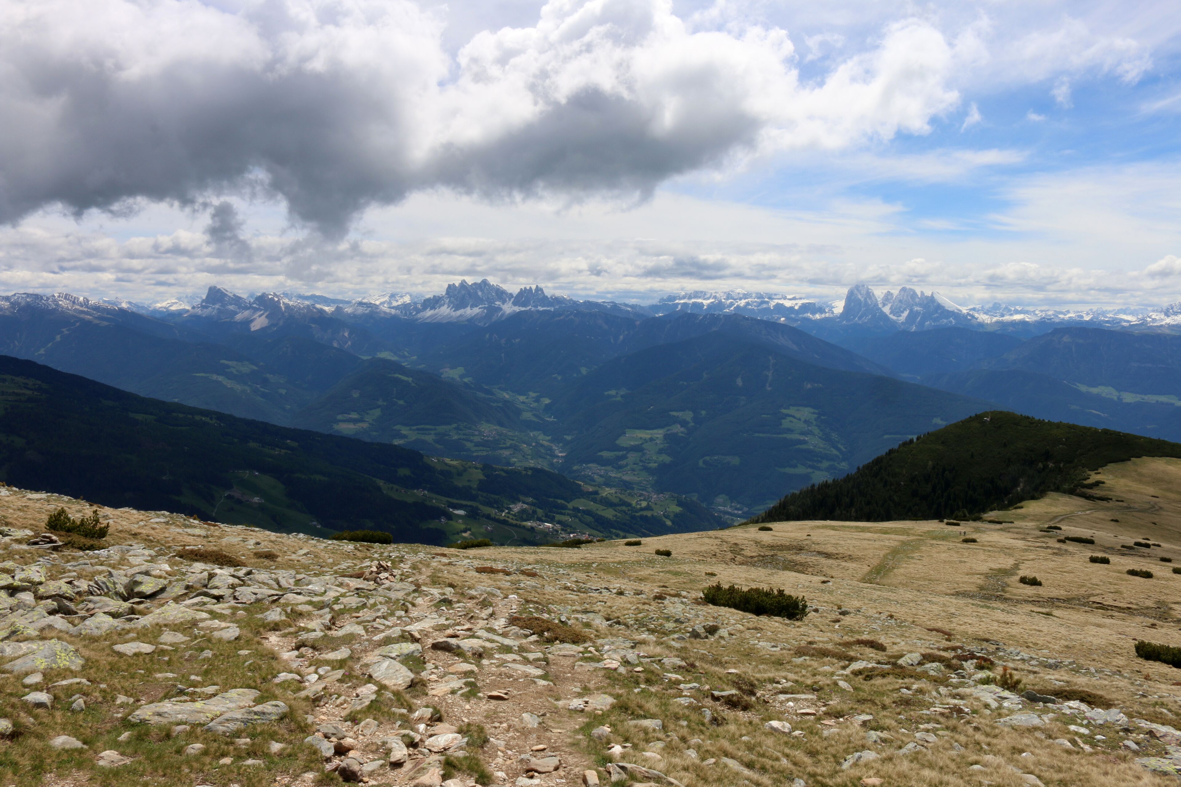 Latzfons, Klausen, Südtirol: Aussicht auf die Dolomiten
